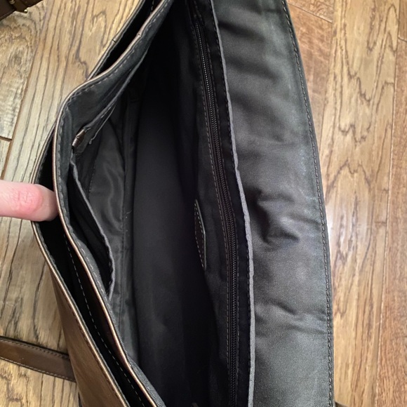 Brown leather cross body - Picture 3 of 3